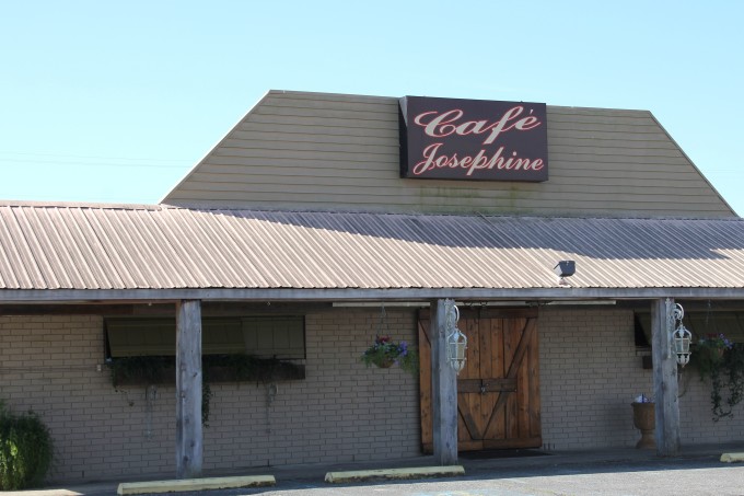 Cafe Josephine: For Cajun recipes and Cajun cooking.