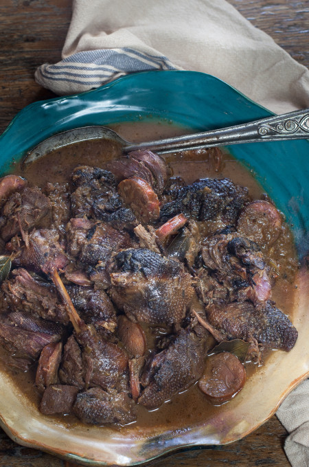 Wild goose in red wine gravy is served in this Cajun recipe.